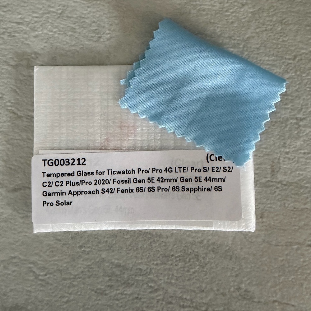 GARMIN Approach S42 GPS Golf Watch. Pre-Owned. Dust Plug. Great Condition. - Picture 12 of 12